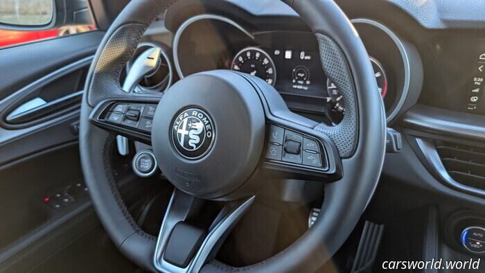 Antes de que se Acabe, El Alfa Romeo Stelvio 2025 Nos Recuerda Por Qué Es Importante Conducir | Carscoops